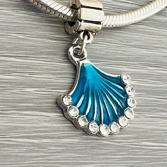 Blue enamel & Clear crystals, silver plated Sea Shell Bracelet charm - Picture 2 of 6